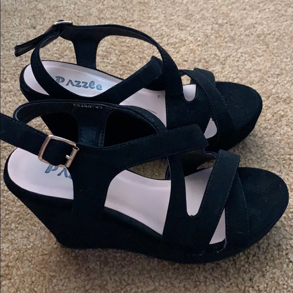 Black wedges